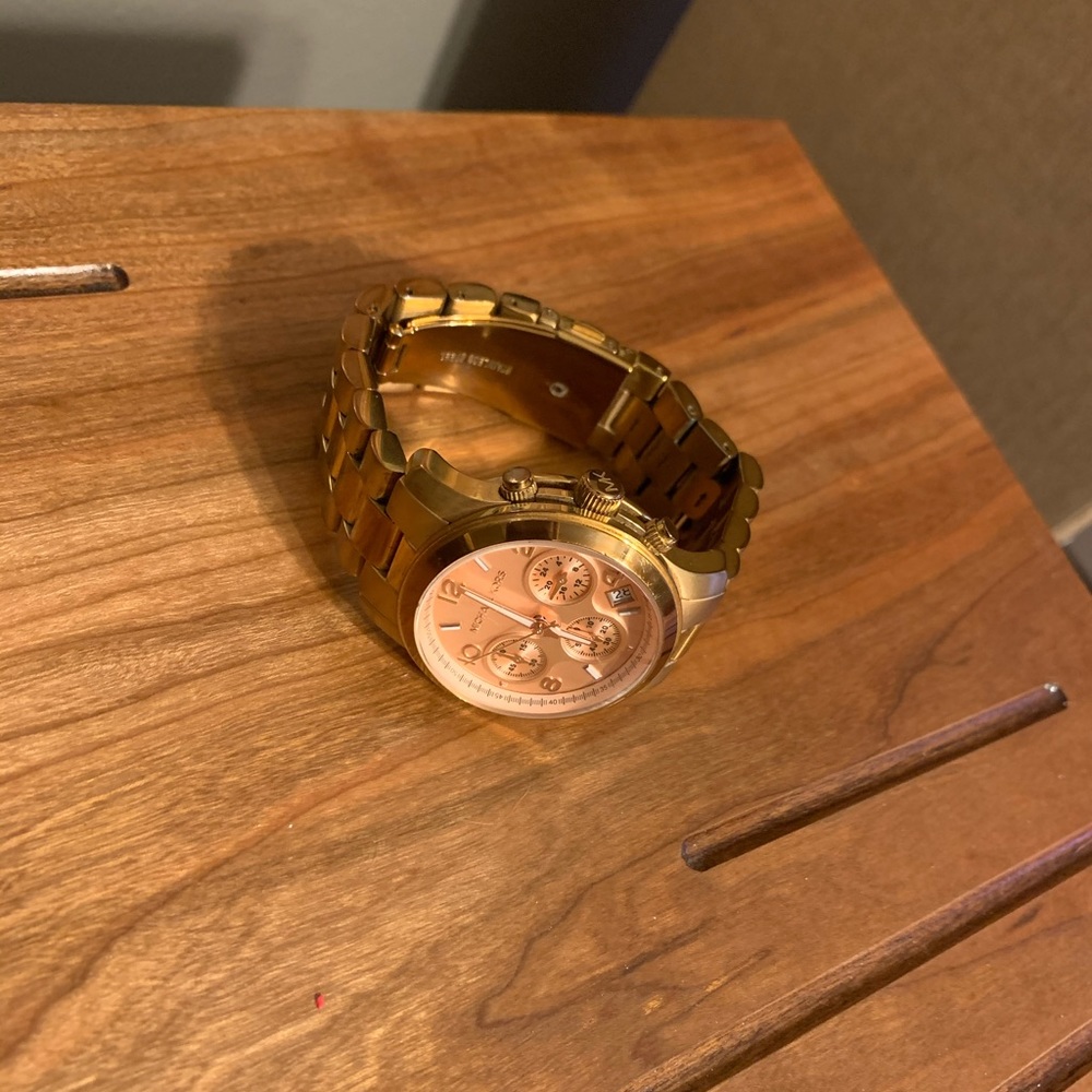 Michael Kors Women’s rose gold wristwatch